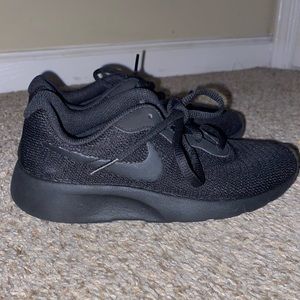 NWOT Kids Black Nike Sneakers Size 3Y